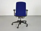 Duba b8 kontorstol med blåt polster og sorte armlæn - 3