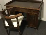 Antik skrivebord 