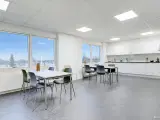 Nyistandsat kontor i nyrenoveret flerbrugerhus - 4