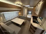 2023 - Hobby De Luxe 540 KMFe   Dejlig køjevogn med 2 køjer og dobbeltseng fra Hinshøj Caravan A/S - 3