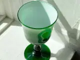 Bæger på fod, hvidt og grønt glas - 4