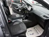 Peugeot 2008 1,6 e-HDi 114 Allure - 4