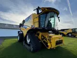 New Holland CR9.90 34" Traks 4WD - 2