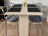 Flot Spisebord med 4 stole