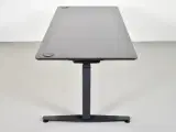 Hæve-/sænkebord med sort laminat og faset sort kant, 180 cm. - 4