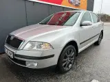 Skoda Octavia 1,6 FSi Ambiente - 2