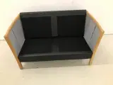 2 Pers.Sofa i sort anilin læder/tremmegavl i Eg. - 3