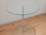 Glasbord / sidebord med stel i forkromet stål