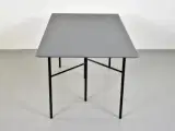 Mødebord fra ferm living med grå plade og sort stel - 4