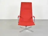 Arper loungestol i rød med armlæn og krom stel