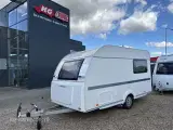 2023 - Adria Aviva 400 PS   Super rejsevogn med dobbeltseng. - 2