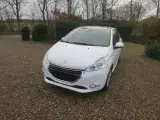 Peugeot 208 1.2 i År 15 Km 77, Glastag. - 2