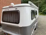 2019 - Eriba Touring Troll 530   Lækker rejsevogn med tværvendt dobbeltseng og boksmarkise fra Hinshøj Caravan - 4