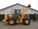 Hyundai 757-9A med 620/75R26 traktor hjul montering på - 2