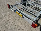 Variant 757 Kano trailer NY - 5