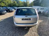 Ford Focus 1,6 TDCi 109 Titanium stc. - 4