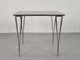 Fritz hansen kvadratisk bord med antracit plade med stålkant - 4