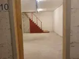 126 m2 lager / værksted. med mulighed for flere kælderrum til mere plads. - 3