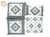 3x Tæpper og 4x puder (str. 45 x 45 Og 44 x 29 Og 93 x 62 Og 165 x 61) - 2