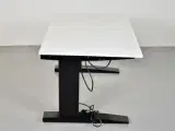 Hæve-/sænkebord med hvid plade og sort stel, 120 cm. - 4