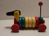 Vintage Brio træhund med 5 ringe.