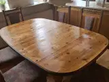 Spisebord afsyret fyrretræ