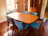 Flot ovalt SKOBY Spisebord TEAK m. 6 stole