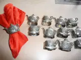 12 serviet ringe i metal