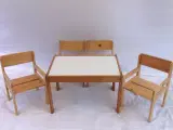Børnemøbelsæt. Nyt. 4 stole & 1 bord.