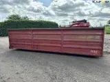 - - - Container - 4