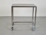Rullebord i stål med en hylde - 3