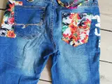 Jeans med  blomster 