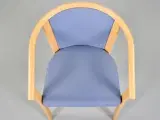 Magnus olesen konferencestol i bøg, med lyseblå polster på sæde og ryg - 5