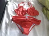 Ny bikini fra Naturana 46 C Helt ny rød.