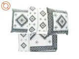 Tæpper/løber (2 stk) og pyntepuder (3 stk), måler hhv 93 x 61 og 45 x 45 cm - 2