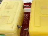 - - - Vandvogn, 5.200 liter, til drænspuler, med lift bagest - 5