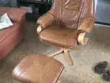 Flot brun lædersofa og 2 x lænestole med skammel