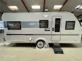 2023 - Adria Adora 502 UL Alde Centralvarme   Adria Adora 502 UL årg 2023. 5 sovepladser, 4 siddepladser. Batteriboks og lader er nu standard.