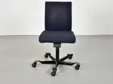 Häg h04 kontorstol med sort/blå polster og sort stel