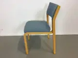 Farstrup konferencestol med lyseblåt polster - 5