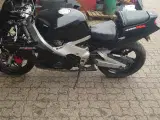 Honda CBR 400 RR - 4