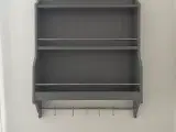 Tallerkenhylde / barskab