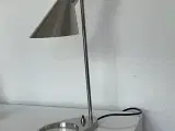 Arne Jacobsen, AJ Bordlampe - Poleret stål