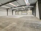 751 m2  højloftet søjlefrit opvarmet lager - 2