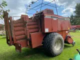 Hesston 4900 Presser - 3