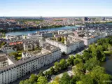 Nyistandsat stuelejemål i København K - Masser af lys og høje lofter - 3
