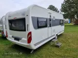 2015 - Hobby Excellent 560 UL   FLOT OG VELHOLDT CAMPINGVOGN MED ENKELTSENGE OG LAMELUDTRÆK - 2