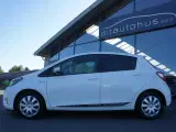 Toyota Yaris 1,5 Hybrid CHIC e-CVT - 4