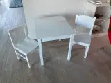 Børnemøbler  2 stole  1 bord  