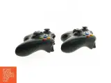 Xbox 360 med to controllere fra Microsoft (str. 26x27 cm) - 3